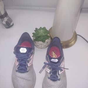 New Balance Women's Blue and Pink Athletic Shoes